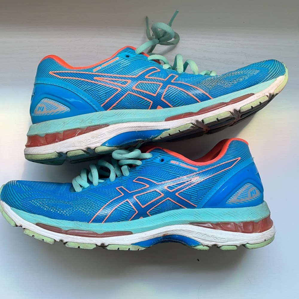 ASICS Running Shoes - Picture 3 of 5